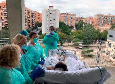La UCI del Hospital General de Valencia pone en marcha la iniciativa 'Paseos que curan'